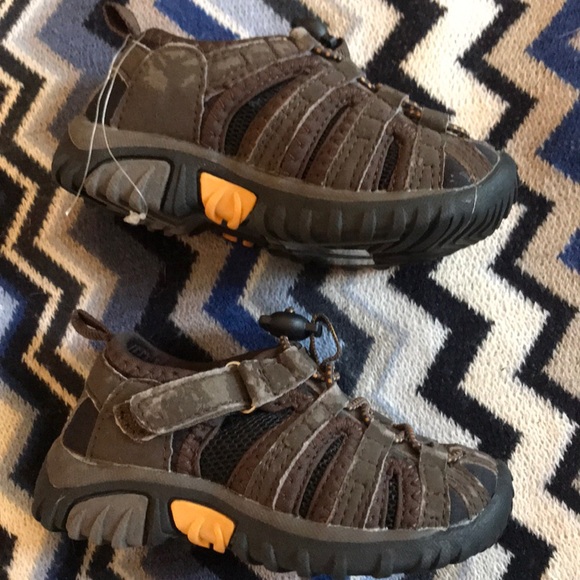 Used Gymboree shoes size 5 pics show all use - Picture 5 of 6